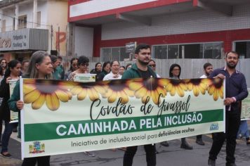 Foto - 1ª Caminhada pela Inclusão Cordão de Girassol 