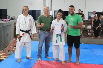 Foto - ESPORTE SANO CAJATI PROMOVE GRADUAÇÃO COM  TROCA DE FAIXAS E DOAÇÃO DE KIMONOS PARA ATLETAS INICIANTES