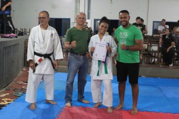 Foto - ESPORTE SANO CAJATI PROMOVE GRADUAÇÃO COM  TROCA DE FAIXAS E DOAÇÃO DE KIMONOS PARA ATLETAS INICIANTES