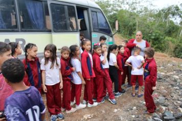 Foto - Alunos da Escola Municipal Francisco José de Lima Jr visitam o aterro sanitário do Município