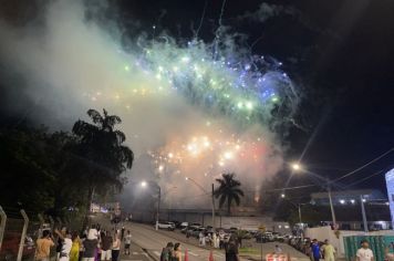 Foto - Réveillon com a Banda Origins e fogos de artifícios sem estampido marcaram a virada do ano em Cajati