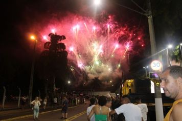 Foto - Réveillon com a Banda Origins e fogos de artifícios sem estampido marcaram a virada do ano em Cajati