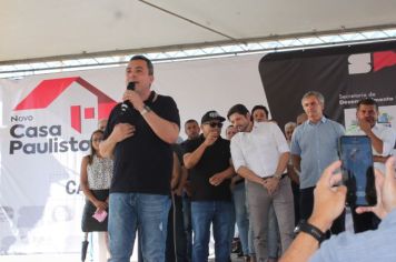 Foto - Inauguração do Empreendimento Cajati D- 65 casas e entrega de 280 títulos de Regularização Fundiária