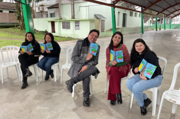 Foto - Sessão de Autógrafos - Árvore Guararema