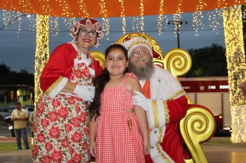 Foto - Chegada do Papai e Mamãe Noel em Cajati 