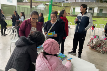 Foto - Sessão de Autógrafos - Árvore Guararema