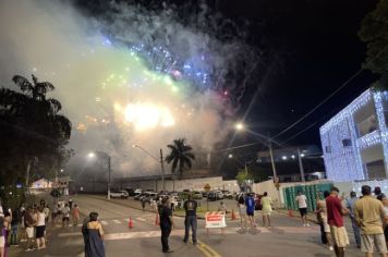 Foto - Réveillon com a Banda Origins e fogos de artifícios sem estampido marcaram a virada do ano em Cajati