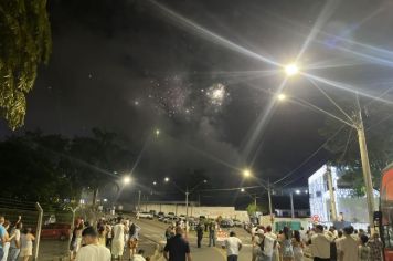 Foto - Réveillon com a Banda Origins e fogos de artifícios sem estampido marcaram a virada do ano em Cajati