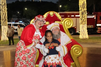 Foto - Chegada do Papai e Mamãe Noel em Cajati 