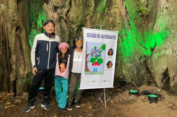 Foto - Sessão de Autógrafos - Árvore Guararema