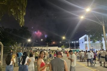 Foto - Réveillon com a Banda Origins e fogos de artifícios sem estampido marcaram a virada do ano em Cajati