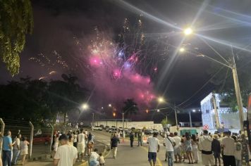 Foto - Réveillon com a Banda Origins e fogos de artifícios sem estampido marcaram a virada do ano em Cajati