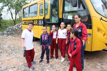 Foto - Alunos da Escola Municipal Francisco José de Lima Jr visitam o aterro sanitário do Município