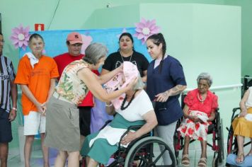 Foto - Residentes do Pró-Idoso participa de evento em homenagem ao dia Internacional da Mulher