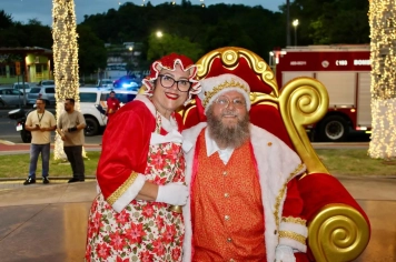 Foto - Chegada do Papai e Mamãe Noel em Cajati 