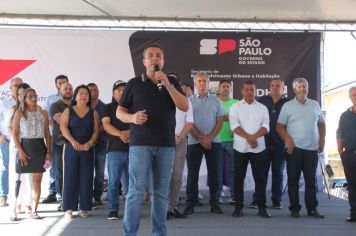 Foto - Inauguração do Empreendimento Cajati D- 65 casas e entrega de 280 títulos de Regularização Fundiária