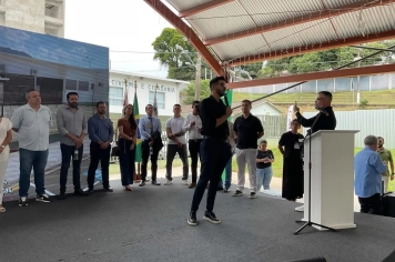 Foto - Prefeitura de Cajati inaugura CREAS, Conselho Tutelar, UBS Parafuso e Delegacia da Mulher e realiza a entrega do Selo de Qualidade de Turismo e mais 142 Títulos de Regularização Fundiária 