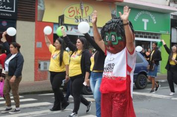 Foto - 1ª Caminhada pela Inclusão Cordão de Girassol 