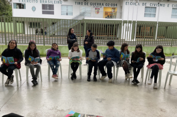 Foto - Sessão de Autógrafos - Árvore Guararema