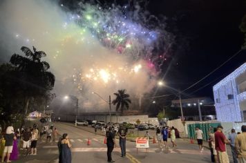 Foto - Réveillon com a Banda Origins e fogos de artifícios sem estampido marcaram a virada do ano em Cajati