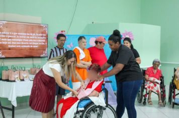 Foto - Residentes do Pró-Idoso participa de evento em homenagem ao dia Internacional da Mulher