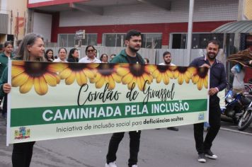 Foto - 1ª Caminhada pela Inclusão Cordão de Girassol 