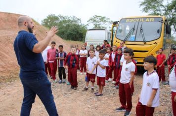 Foto - Alunos da Escola Municipal Francisco José de Lima Jr visitam o aterro sanitário do Município