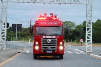 Foto - Chegada do Papai e Mamãe Noel em Cajati 