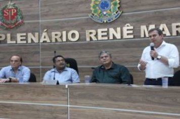 Foto - Entrega de Títulos de Regularização Fundiária - Bairro Parafuso