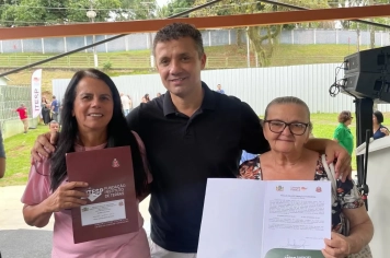 Foto - Prefeitura de Cajati inaugura CREAS, Conselho Tutelar, UBS Parafuso e Delegacia da Mulher e realiza a entrega do Selo de Qualidade de Turismo e mais 142 Títulos de Regularização Fundiária 