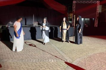 Foto - PAIXÃO DE CRISTO EMOCIONA CERCA DE 1500 MIL PESSOAS NA PRAÇA DA BÍBLIA