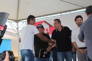 Foto - Inauguração do Empreendimento Cajati D- 65 casas e entrega de 280 títulos de Regularização Fundiária