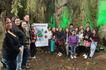 Foto - Sessão de Autógrafos - Árvore Guararema