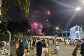 Foto - Réveillon com a Banda Origins e fogos de artifícios sem estampido marcaram a virada do ano em Cajati