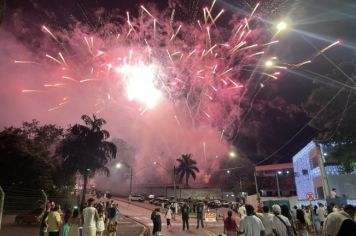 Foto - Réveillon com a Banda Origins e fogos de artifícios sem estampido marcaram a virada do ano em Cajati