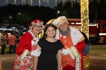 Foto - Chegada do Papai e Mamãe Noel em Cajati 