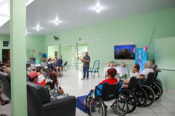 Foto - Residentes do Pró-Idoso participa de evento em homenagem ao dia Internacional da Mulher