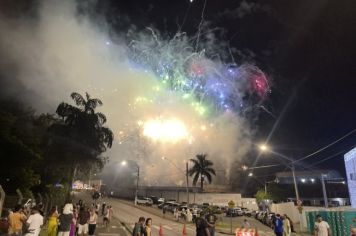 Foto - Réveillon com a Banda Origins e fogos de artifícios sem estampido marcaram a virada do ano em Cajati