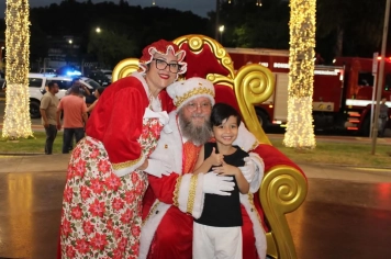 Foto - Chegada do Papai e Mamãe Noel em Cajati 