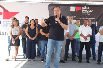 Foto - Inauguração do Empreendimento Cajati D- 65 casas e entrega de 280 títulos de Regularização Fundiária