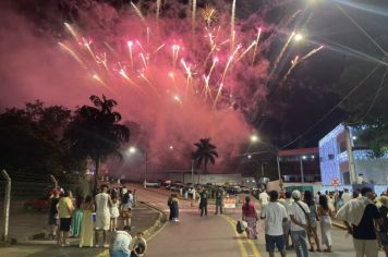 Foto - Réveillon com a Banda Origins e fogos de artifícios sem estampido marcaram a virada do ano em Cajati