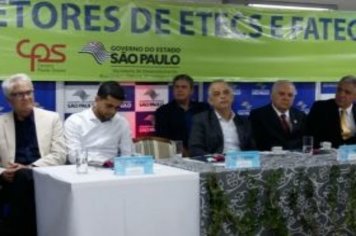 Representantes de Cajati participam de encontro com governador do estado no Centro Paula Souza em Guarujá