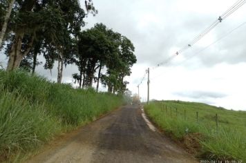 Prefeitura de Cajati realiza melhorias na estrada Manoel Gomes