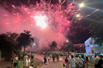 Show da Banda Origins e fogos de artifícios sem estampido marcaram a virada do ano em Cajati