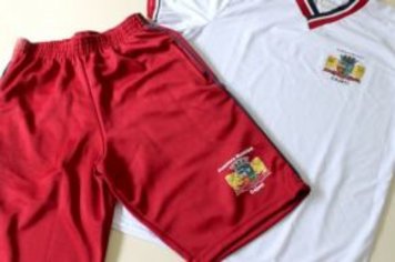 Prefeitura de Cajati entrega uniformes escolares para alunos da rede municipal de ensino