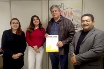 Prefeito se reúne com a Secretaria de Habitação em São Paulo para agilizar regularização fundiária em Cajati