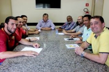 Prefeito e vereadores de Cajati discutem melhorias para a Vila Tatu