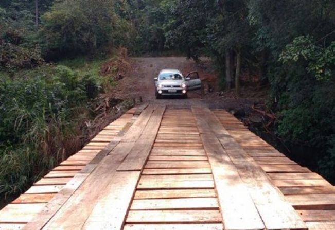 Prefeitura faz manutenção em ponte no bairro Capelinha