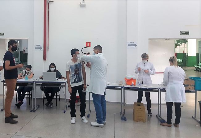 Profissionais de Educação receberam a segunda dose de vacinação contra a Covid-19 nesta quarta-feira em Cajati