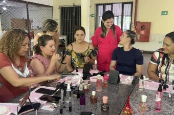 Foto - Consultoria Personalizada, a importância do autocuidado e apresentação profissional foi o tema do encontro comemorativo ao Dia Internacional da Mulher